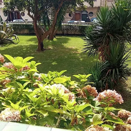Bright And Peaceful Garden Near Areeta Metro Bilbao Getxo